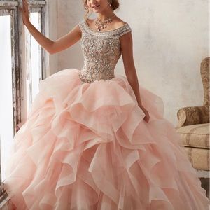 Iso I'm looking this dress!